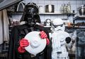 Begini Jadinya Jika 'Darth Vader' Alami Krisis di Galaksinya: Harus Cuci Piring Sampai Jadi Cheerleader