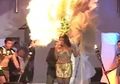 (Video) Sedang Asyik Bergaya Bak Ratu Mesir, Wanita Ini Tiba-tiba Terbakar di Hadapan Penontonnya