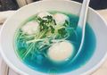 Sup Ayam di Resto Ramen Ini Berwarna Biru dan Menjadi Daya Tarik Para Turis, Amankah untuk Dikonsumsi?
