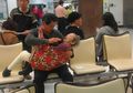 (Foto) Kekuatan Berbagi! Anda Akan Tersenyum Haru Melihat Ketulusan Mereka
