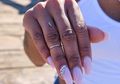 (Foto) Inilah Tindik Jari, Tren Baru yang Bisa Gantikan Cincin Kawin, Mau Coba?