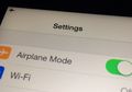 Benarkah Kita Bisa Bebas Gunakan Ponsel di Pesawat Jika Gunakan Fitur 'Airplane Mode'?