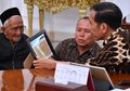 Bertemu Jokowi, Ini Tiga Permintaan Nyak Sandang yang Sumbangkan Hartanya untuk Pesawat Pertama Indonesia