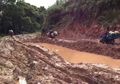 Lintasi Jalan Rusak Penuh Lumpur, Inikah Ojek Termahal di Indonesia? Tarifnya Lebih Mahal dari Tiket Pesawat Jakarta-Bali