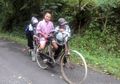 Demi Antar Anaknya yang ‘Down Syndrome’, Kedua Lansia Ini Rela Bersepeda Belasan Kilometer