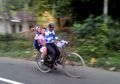 Tak Hanya Ngontel Belasan Kilometer Antar ke Sekolah, Ini Perjuangan Lain Duo Lansia Kulonprogo untuk Anaknya yang Down Syndrome