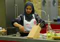 Eliminasi Peserta karena Ayam Rendangnya Tidak Krispi, Juri MasterChef Inggris Ini Diserbu Netizen