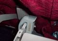 Knee Defender Pencegah Orang di Kursi Depan Pesawat Rebahan yang Menyulut Kontroversi