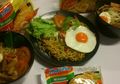Menikmati Mi Mirip Bungkusnya di Mix Diner & Florist