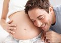 Ayah yang Melakukan Ini Saat Istri Hamil Akan Memiliki Anak Cerdas Sejak dalam Kandungan