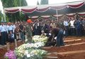 Korban Tragedi Pesawat AU Dimakamkan di Kalibata