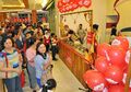 Es Krim Unik, Atraksi Jadi Hiburan Pembeli