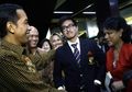 Perempuan Ini Cium Kaesang Pangarep di Hari Ulang Tahunnya, Lihat Ekspresi Kaesang yang Bikin Warganet Gemas