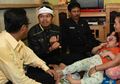 Wajah Bocah Miskin Ini Dibiarkan Penuh Gumpalan, Kedua Matanya Tertutup
