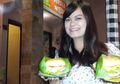 Setelah Video, Kini Muncul Burger Om Telolet Berbungkus Daun Pisang di Malang. Seperti Apa?
