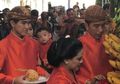 Masih Kecil, Jan Ethes Ikut Menemani Si Mbah dalam Prosesi Peletakan 'Bleketepe', Intip Tingkah Lucunya