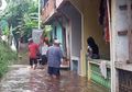 Banjir Mulai Menggenangi Wilayah Jakarta Timur, Begini yang Dilakukan Warga Bantaran Kali Ciliwung
