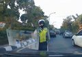 Videonya Viral, Pengendara Mobil ini Awalnya Ditilang, Tapi Akhirnya Bikin Polisi Mati Kutu, Begini Caranya