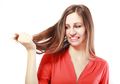Iiihh.. Kulit Kepala Berminyak Bikin Rambut Terkesan Jorok, Sebaiknya Atasi dengan 5 Bahan Rumahan Ini!