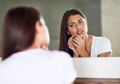 Jangan Dipakai Lagi, 5 Kandungan dalam Skincare Ini Bisa Bikin Wajah Bruntusan