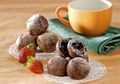 BOLA-BOLA COKELAT CERI