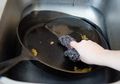 Ini Dia 5 Kesalahan Menggunakan Teflon Saat Memasak, Nomor 3 Sering Kita Lakukan!