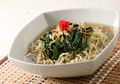 Hmm, Hangatnya Semangkuk Mi Kangkung Buntut Bikin Sarapan Makin Sempurna