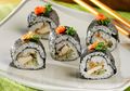 Mau Sushi Rasa Indonesia? Resep Sushi Ayam Kriuk ini Jawabannya!