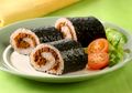 Mau Bikin Sushi yang Mudah dan Sederhana Bahannya? Coba Sushi Merah Gulung Abon