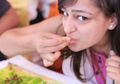 Jangan Gengsi Makan Pakai Tangan! Simak Fakta Menariknya Berikut Ini!