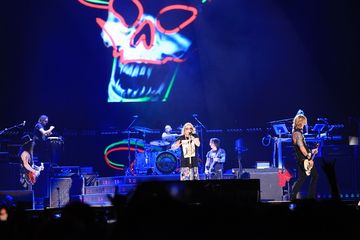 Konser Guns N' Roses bertajuk 'Not In This Lifetime Tour' di Jakarta, Kamis (8/11/2018).