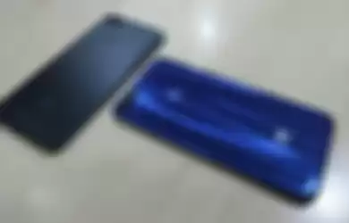 Huawei Nova 2 Lite, hadir dengan dua warna: Matte Black dan Blue