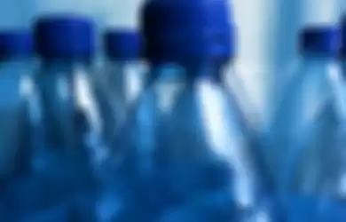 Wah, Ternyata 8 Botol Plastik Bisa Diolah Jadi Kemeja Polo Lho