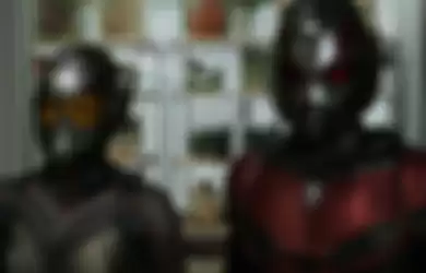 The Wasp (kiri), Ant-Man (kanan)