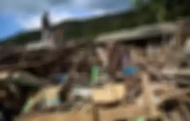 Sejumlah bangunan rumah rusak akibat gempa di desa Menggala, Kecamatan Pemenang, Lombok Utara, Rabu (8/8/2018). Berdasarkan data terkini Badan Nasional Penanggulangan Bencana (BNPB) tercatat, jumlah korban meninggal dunia akibat gempa bumi berkekuatan 7 pada skala richter (SR) di Lombok bertambah menjadi 131 dari sebelumnya 105 orang.