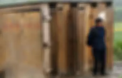 Toilet umum di China diperbaiki