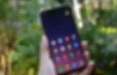 Xiaomi Mi 8 Pro tampak depan