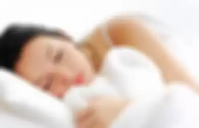 7 manfaat tidur menggunakan bantal guling