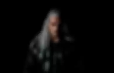 Henry Cavill sebagai Geralt dalam serial The Witcher