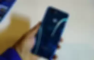 Sisi belakang Realme U1 warna biru