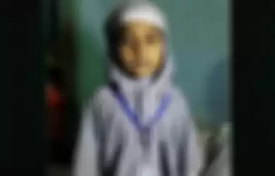 Hanifa Zaara (7) melaporkan ayahnya yang selalu ingkar janji untuk membangun toilet di dalam rumahnya di Ambur, Tamil Madu, India.