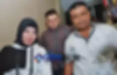 Via Vallen Tampil Beda dengan Hijab Saat Datangi Polda Jatim Untuk Pemeriksaan