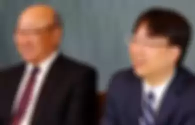 President Nintendo, Shuntaro Furukawa dan mantan President Nintendo, Tatsumi Kimishima.