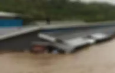 Banjir di Boyong, Jeneponto mencapai atap