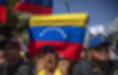Presiden Venezuela Nicolas Maduro mengancam akan terjadi perang saudara jika AS masih ikut campur urusan negaranya.