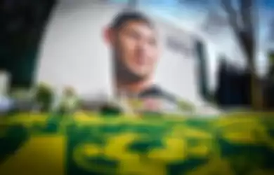 Suporter FC Nantes memberikan doa agar Emiliano Sala segera ditemukan.