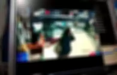 Potongan video penganiayaan seorang peremouan di sebuah konter HP di Sidoarjo