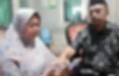 Ibu salah satu emak-emak tersangka video 'Jika Jokowi Menang, Tak Ada Lagi Azan'.