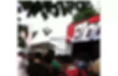 Lautan Manusia Sambut Hari Pertama JakCloth 2011