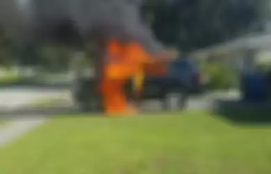 Ini nih, Jeep Cherokee milik Nathan Dornacher yang terbakar lantaran Samsung Galaxy Note 7.